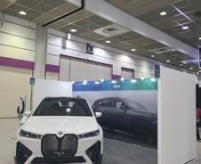 "역시 BMW" 순수 전기 SUV 'iX'에 모인 관심