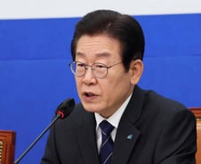 [단독]이재명, '이해충돌 논란' 2억대 주식 다 팔아…"15% 손해"