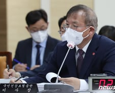 건보, 46억 횡령에 '몰카'까지…文케어에 與 "포퓰리즘"