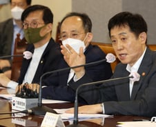 [단독]금융위, 9개 대형 증권사 긴급소환 "제2의 채안펀드 1조 만들라"