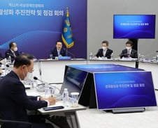 尹대통령 "AI 하루아침에 안돼…교육계서 획기적 디지털 전환"