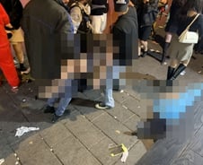 [속보]"50여명 심폐소생술"…'핼러윈' 인파 몰린 이태원서 대규모 사고