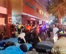 "누군가 밀었다…깔린 사람들 오열" 이태원 사고 생존자가 전한 상황