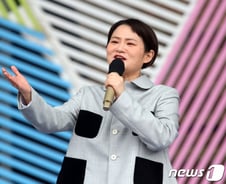 '이태원 참사'에 멈춘 방송·영화계…예능 결방·행사 취소하며 애도 동참