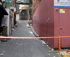해밀톤호텔 '꼼수 가벽'에…이태원 좁은 골목, 더 좁아졌다