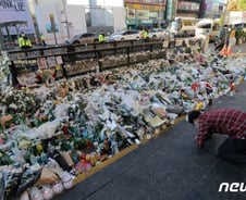 "밀어, 밀어" 의혹 이태원 토끼 머리띠 남성 경찰 조사…"혐의 부인"