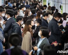 "미는 사람 줄었다"…이태원 사고 후 지하철 경험담들