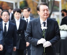 尹 대통령, '이태원 참사' 합동분향소 조문…나흘째 '애도'