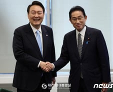 北도발에 놀란 日 변화? 아사히 "기시다, 한일 정상회담 검토"