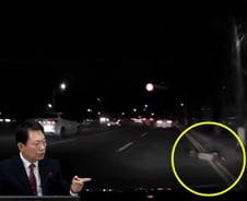 [더영상] 차도로 날아온 킥보드에 차량 충돌…차량에 돌진한 거대 은구슬