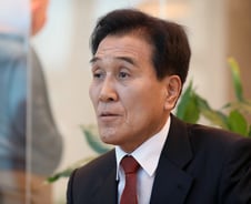 [단독]BNK금융, 차기 회장 '외부인사 제한 조건' 삭제한다