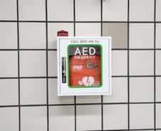 [단독]자동심장충격기 절반은 관공서에…밤엔 이용 못한다