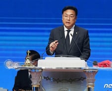 정진석, 文 향해 '질의'… "쌍방울 北 송금, 文정권 차원 공작"