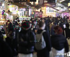 [르포]"해방이다" n수생들 채점 미루고 번화가로…텅빈 학원엔 '책무덤'