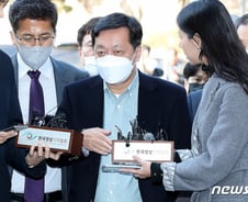 與 "민주당, 정진상이 '이재명 방탄 실장'인지 고백해야"