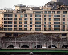 [단독]135억 '현금 직거래'...초고가 아파트 사들이는 30대 '영리치'