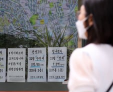 "영끌했더니 쓸 돈이 없어요"...고금리에 내년 경기 '꽁꽁'