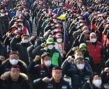 화물연대는 노조인가, 사업자단체인가..."노조여도 공정위 제재"