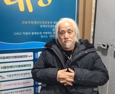 전장연 출근 시위 벌써1년…"시민 불만 거세니 기재부 과장도 만나주더라"