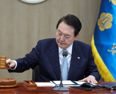 [단독]尹대통령, 8일 국무회의 '석유화학·철강' 업무개시명령 재가