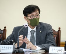 [단독] 이창용 "日 국가부채비율 지속 상승…韓도 혁신·구조개혁 필요"
