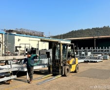 [르포]퇴근 후 또 일하러 가는 근로자들...K조선 부활 막는 '52시간'