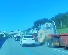 [더영상]옆 차 덮친 24톤 철판코일…아찔했던 대구 '11중 추돌'