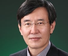 [MT시평]가족국가와 어른의 어리광