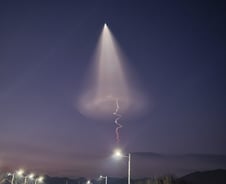 [단독]이번엔 전국서 미확인 로켓..軍 "군사활동 아니다"