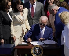 [단독] 정부, 반도체 투자세액공제 '최대 16%'로 확대 검토