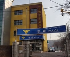 [르포]간판은 어색하지만 괜찮아…텅 빈 학교 찾는 시민들