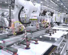 [르포]"수십대 로봇팔이 휘리릭 휙"…LG의 2번째 '등대' 美테네시 공장 가보니