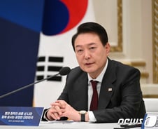 [단독]尹대통령, UAE서 가져온 '대추야자' 與지도부에 선물