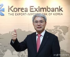 수은 설립 47년 만에 첫 내부출신 행장 '국제금융통'