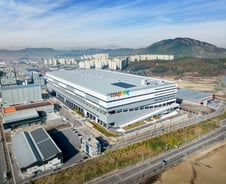 [르포]1톤 택배더미도 '스르륵'…축구장 46개 물류센터, 로봇들 '열일'