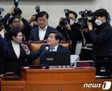 '망국적 포퓰리즘'에 맞서는 방법 [우보세]