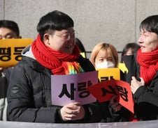 동성커플 건보 자격 인정…다음은 국민연금? [박다영의 법정블루스]