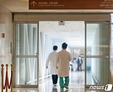 "의대생 과외쌤 月100만원 드려요"…학원가엔 '초등생 의대반'도