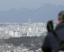 "때가 어느 땐데"…'현장에 손글씨로' 법원 경매, 직장인엔 '그림의 떡'