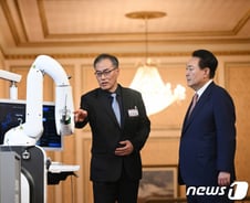 로봇 시장 커지는데…일할 사람이 없다