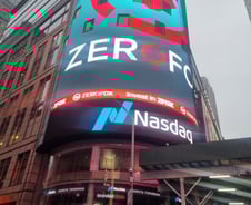 밑빠진 은행에 물붓기…유리멘탈 증시 '다우 384p↓' [뉴욕마감]