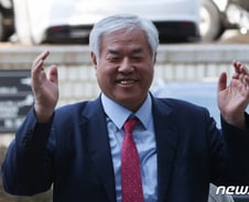 [단독]전광훈 교회, 도로예정지 '사우나' 180억에 산다…또 알박기?