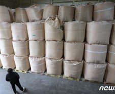 국회 통과한 쌀 의무매입법...정부 "대통령에 거부권 제안"