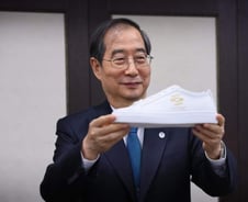 [우보세]한덕수 총리의 새 운동화