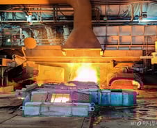 [르포]수해 넘어 쇳물 콸콸..산업의 심장, '스마트'하게 다시 뛴다