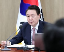 [단독]尹대통령, 청년노동자에 "정부가 철저히 사용자 감시할 것"