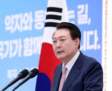 [단독] 尹정부, 중국인 '무비자 환승입국' 허용…관광으로 내수진작