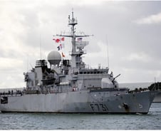 [단독] '김주애 코트'의 나라 佛,  '北 불법환적' 고발 호위함 한반도 보낸다