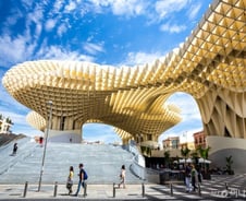 나무로 버섯 쌓고 티타늄 비늘 덮고…죽은 도시 살리는 건축의 힘
