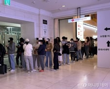 [르포]컵케이크 먹으러 오픈런…"1000명 대기" 잠실 핫플된 이 곳